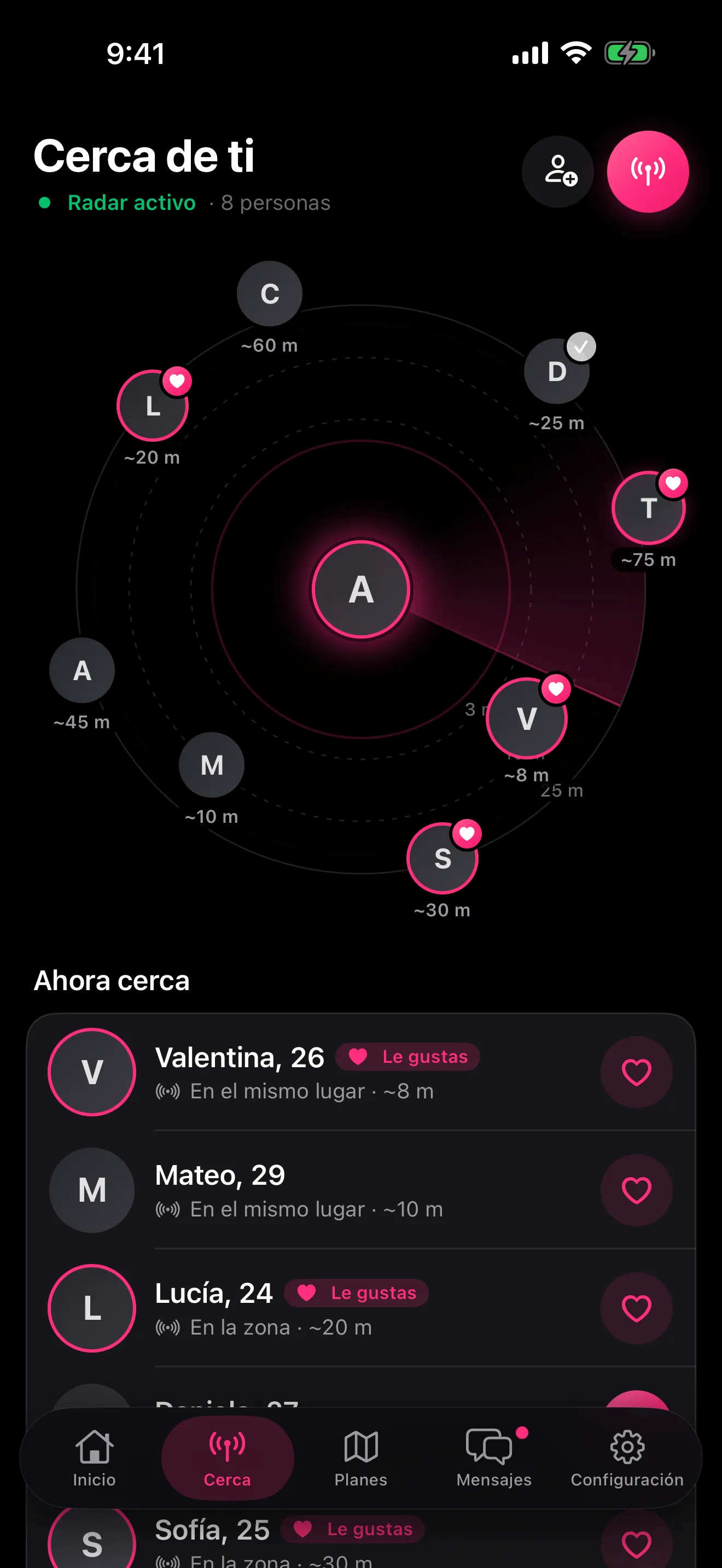 Pantalla Cerca de ti de Gisi: el radar muestra a ocho personas cerca, con su distancia aproximada.